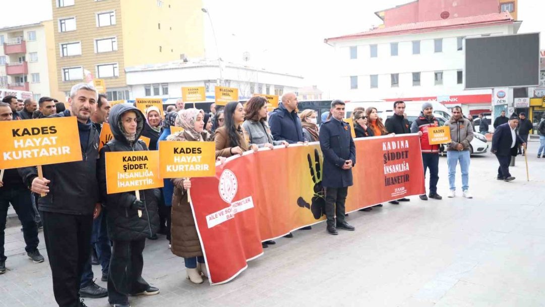 Ağrı’da kadına yönelik şiddete karşı farkındalık yürüyüşü