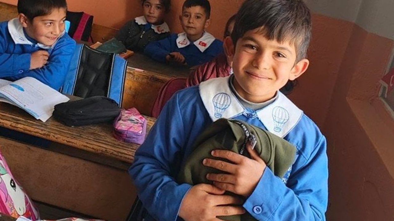 Ağrı&#039;da Köy Okulunda Duygulandıran Doğum Günü Sürprizi