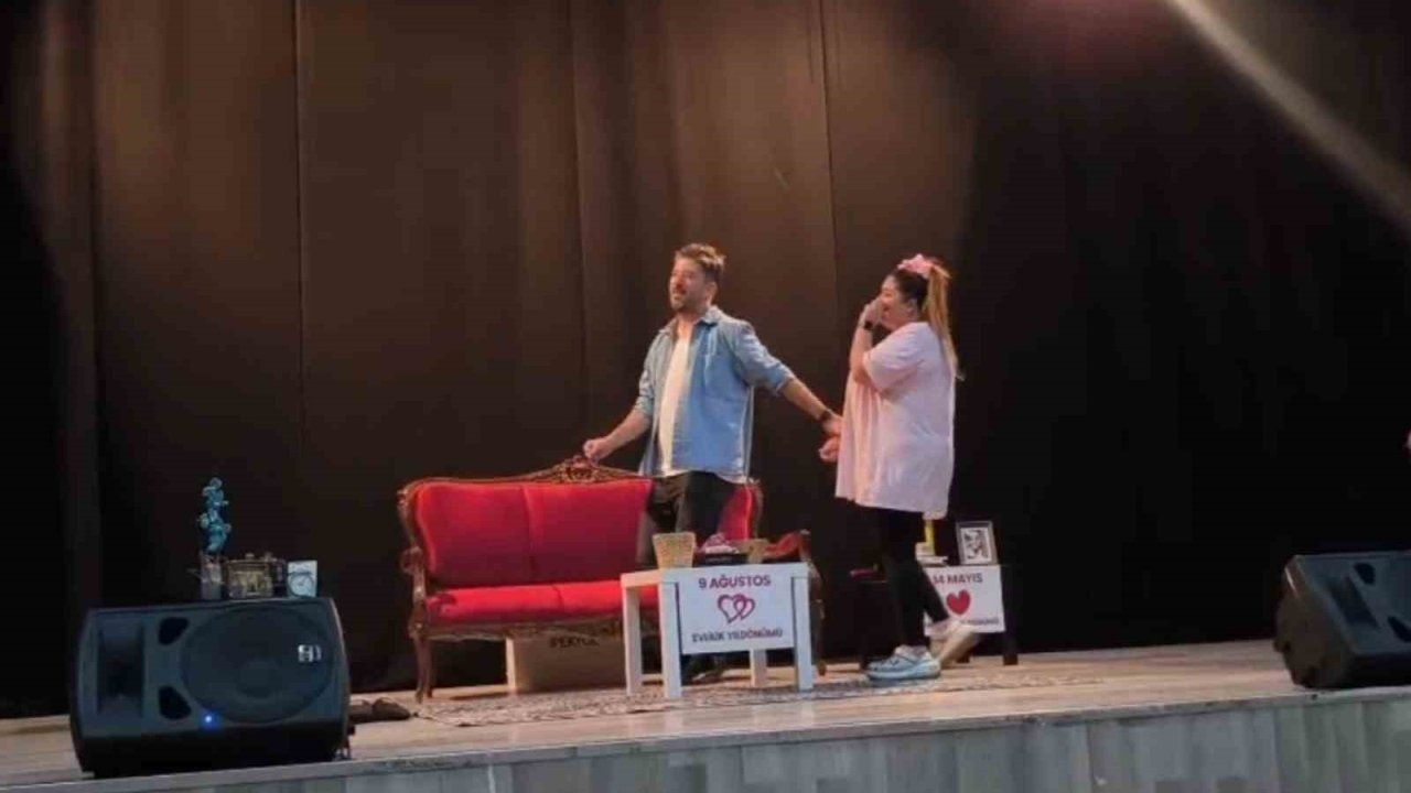 Ağrı’da &quot;Ruh Öküzüm&quot; Oyunu Tiyatroseverlerle Buluştu