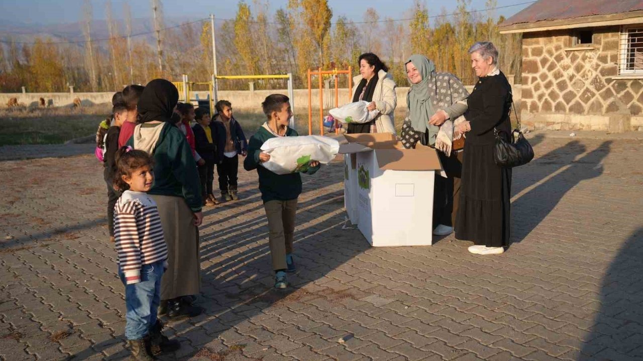 Almanya’daki Gurbetçilerden Muşlu Çocuklara Anlamlı Destek: Bin Çocuğun Yüreği Isındı