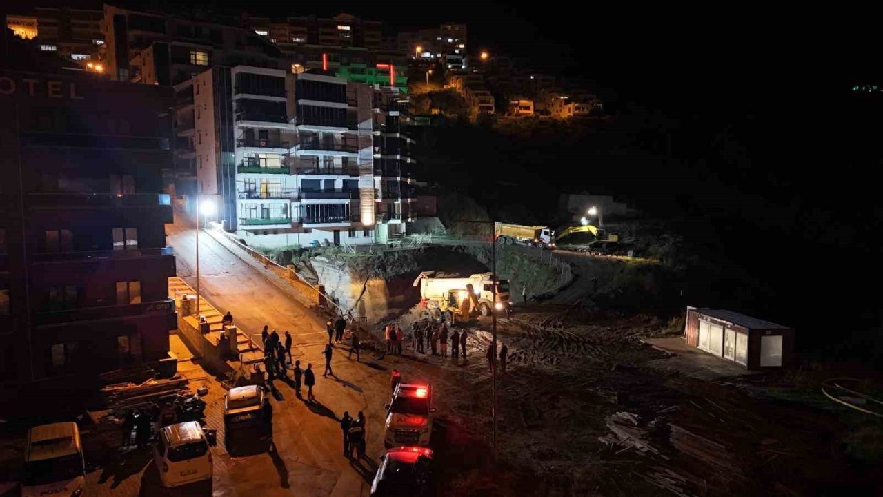 Amasra’da İnşaat Alanında Gece Göçüğü: Apartman Tahliye Edildi