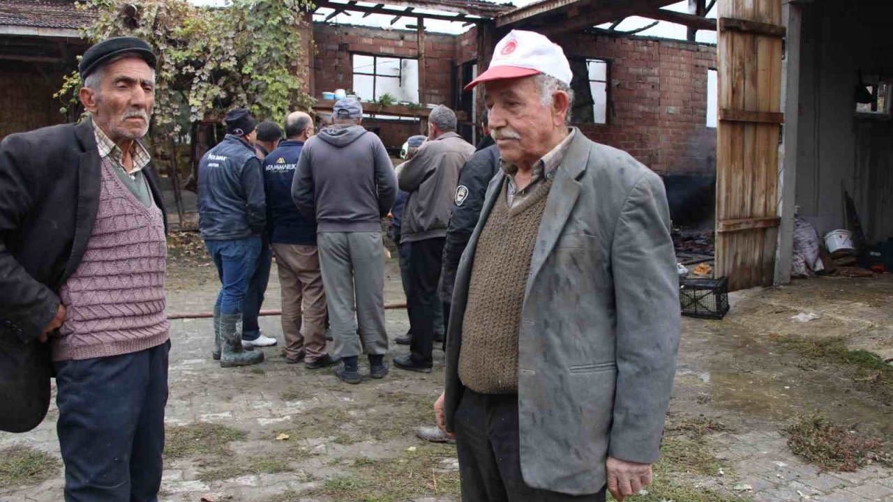 Amasya’da Yaşlı Çiftçinin Evi Küle Döndü: 300 Bin TL Birikim Yanarak Kayboldu