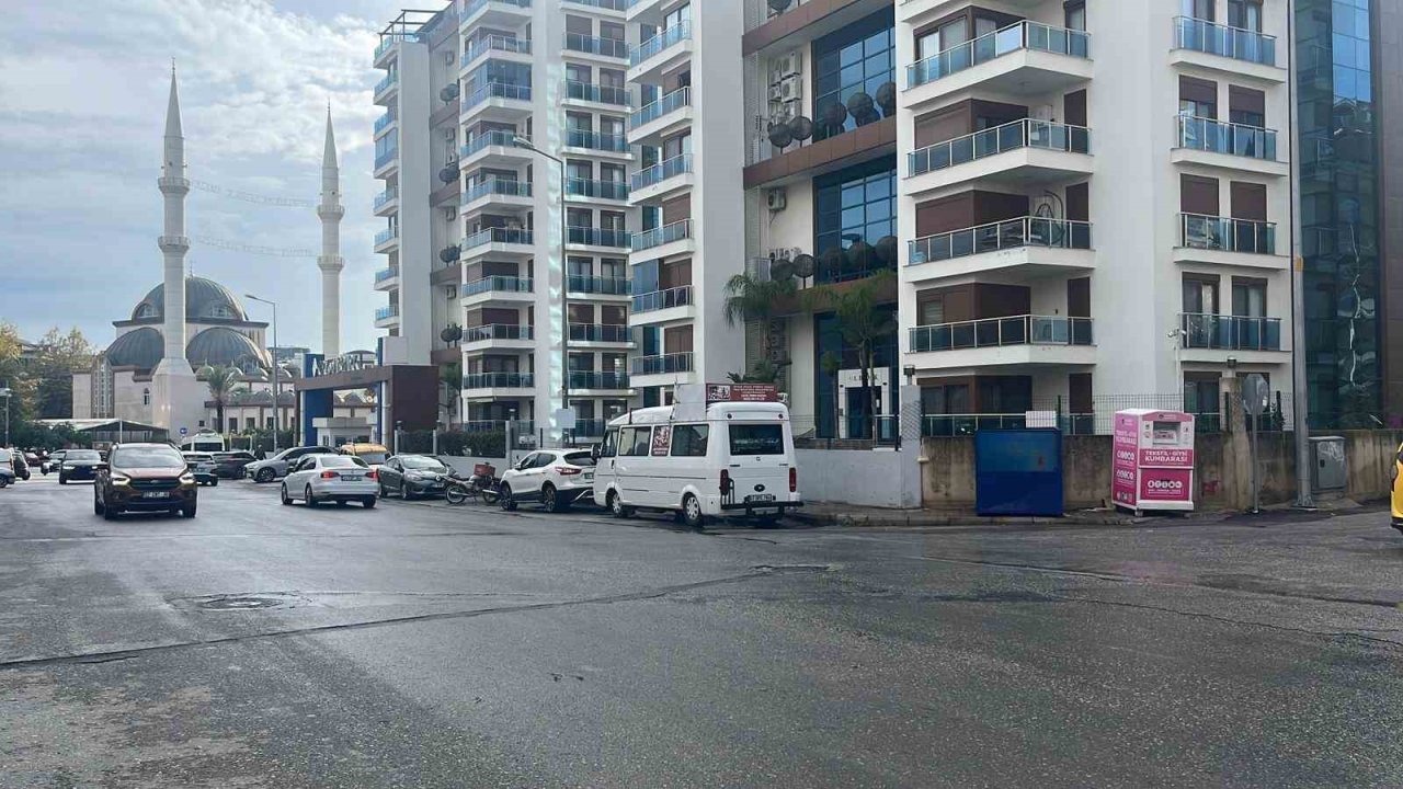 Antalya Alanya'da Yüzüne Saldırılan Kadın Hastanelik Oldu, Saldırgan Yakalandı