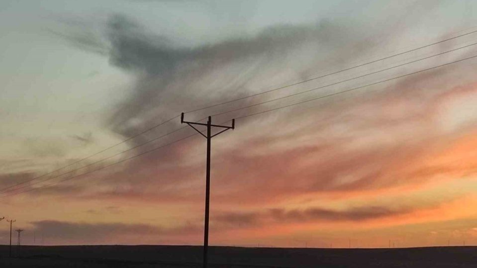 Ardahan Damal’da Gün Doğumu Manzarası Büyüledi: Gökyüzü Kızıla Boyandı