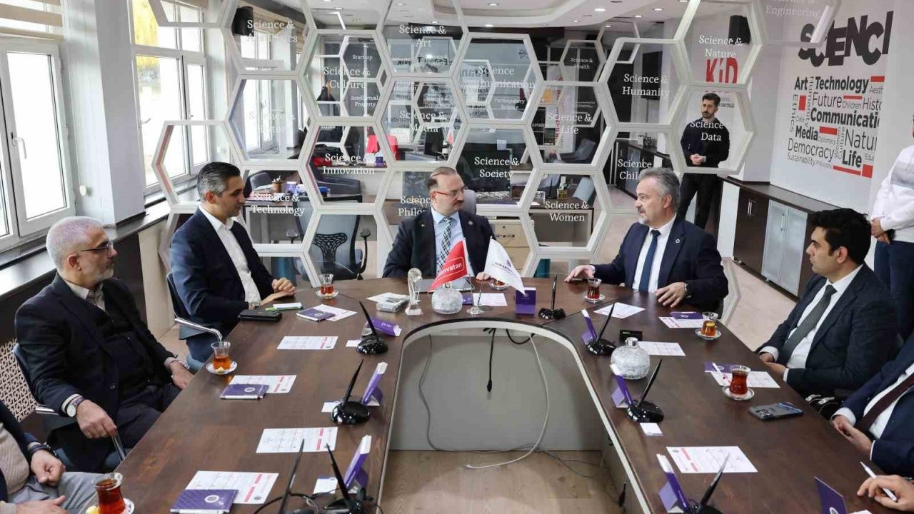 Atatürk Üniversitesi’nden Dijital Bağımsızlığa Stratejik Adım: KÜRE Madde Yazım Atölyesi Başladı!