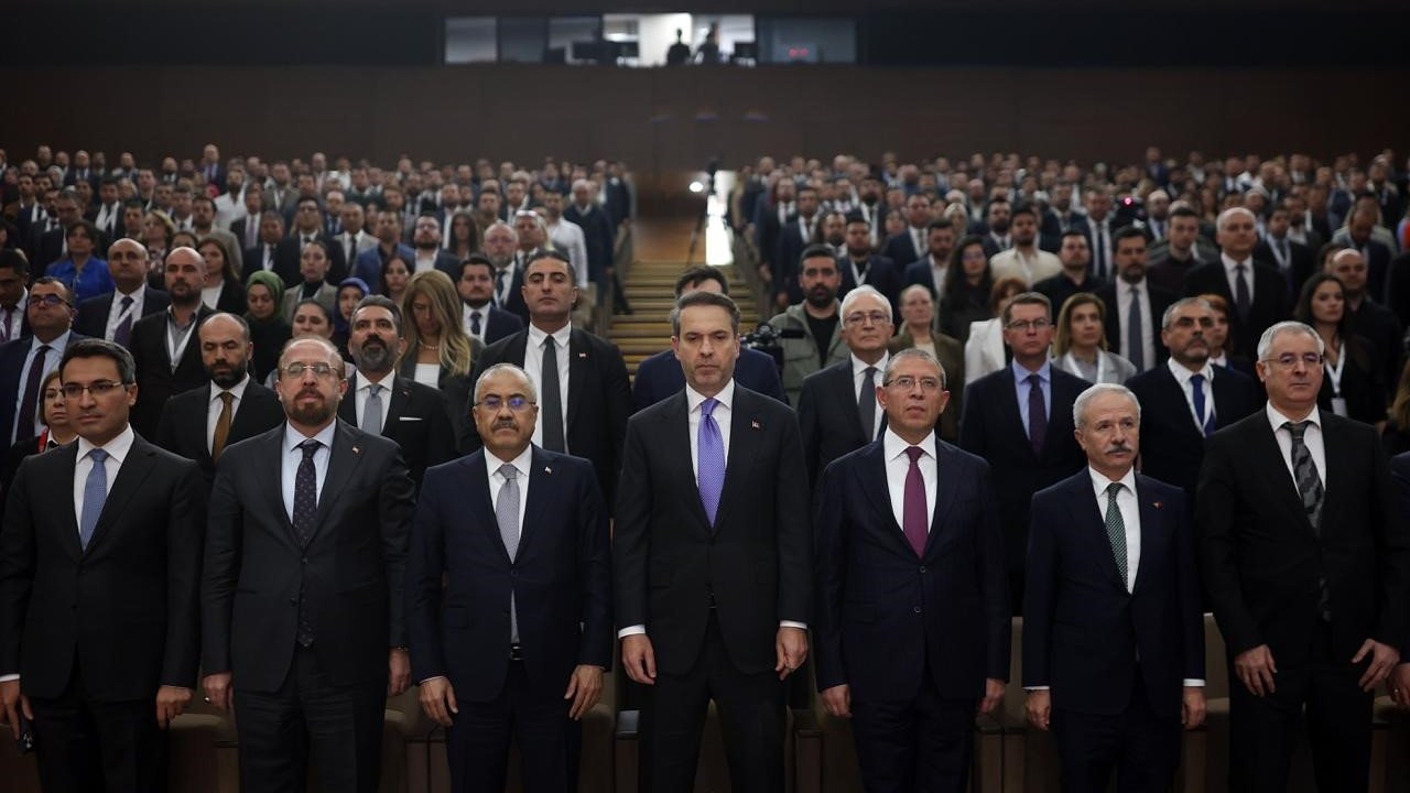 Bakan Bayraktar: "Enerjide Bağımsız Türkiye Hedefinde En Önemli Görev Enerji Uzmanlarına Düşüyor"