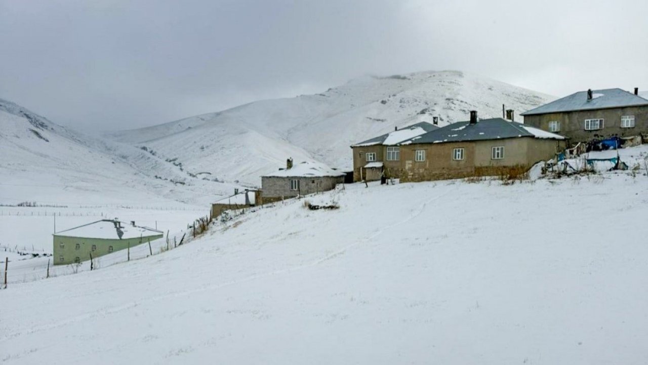 Başkale&#039;de Yoğun Kar Yağışı Başladı: Van’ın Yüksek Kesimleri Beyaza Büründü