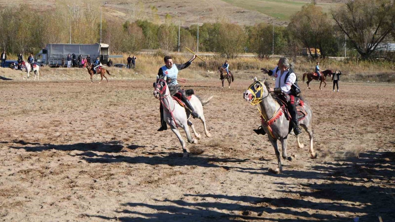 Bayburt ve Erzincan Cirit Takımları Dostluk İçin Yarıştı: &quot;Her Şey Ata Sporu Cirit İçin&quot;