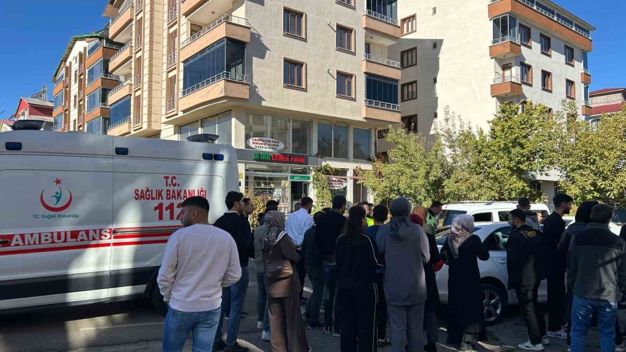 Bingöl’de Otomobil Çarptı: Dersten Çıkan İki Öğrenci Yaralandı