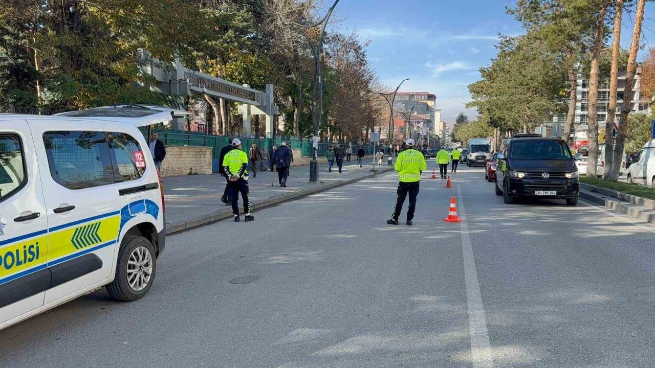 Bitlis Tatvan’da Kış Lastiği Denetimi: 6 Araca Ceza Kesildi