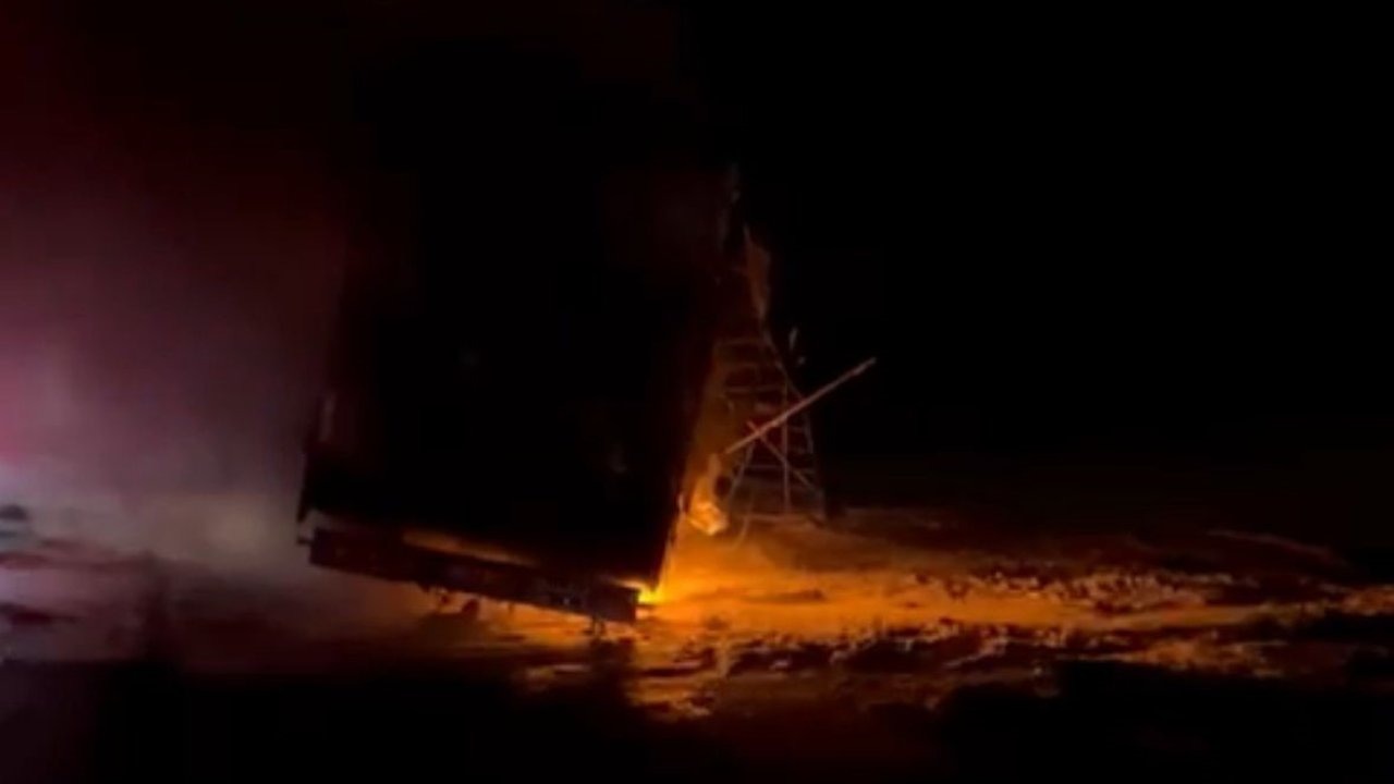 Bolu’da Tekstil Malzemesi Yüklü Tır Alev Alev Yandı: D-100 Karayolu 3 Saat Kapalı Kaldı