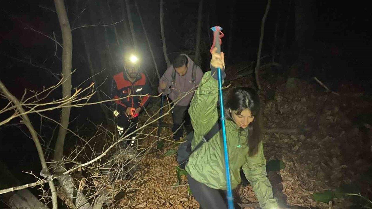 Bursa’da Şelale Çevresinde Mahsur Kalan İki Kişi Kurtarıldı