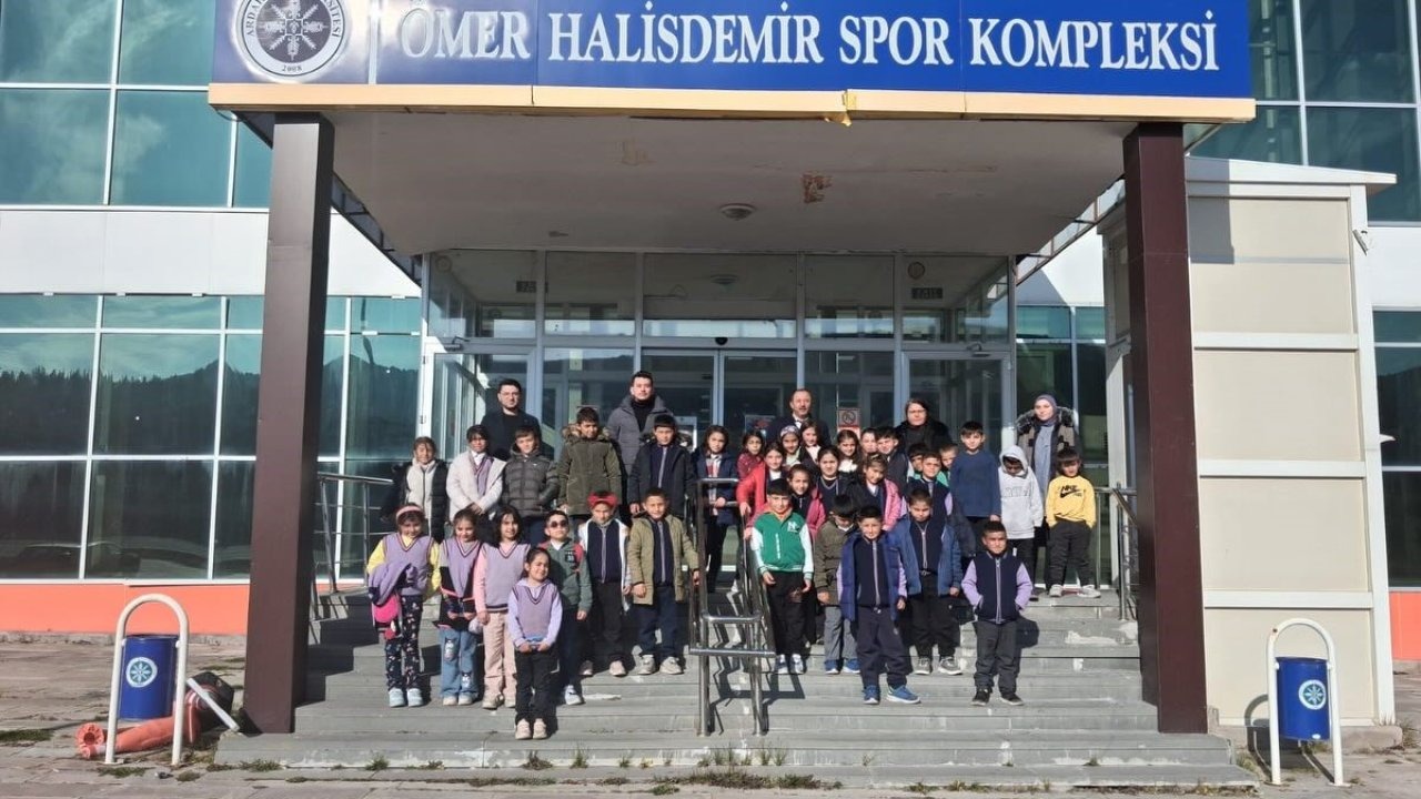 Çıldır Köy Okulu Öğrencileri "Mustafa Kemal" Filmiyle ARÜ’de Sinema Keyfi Yaşadı