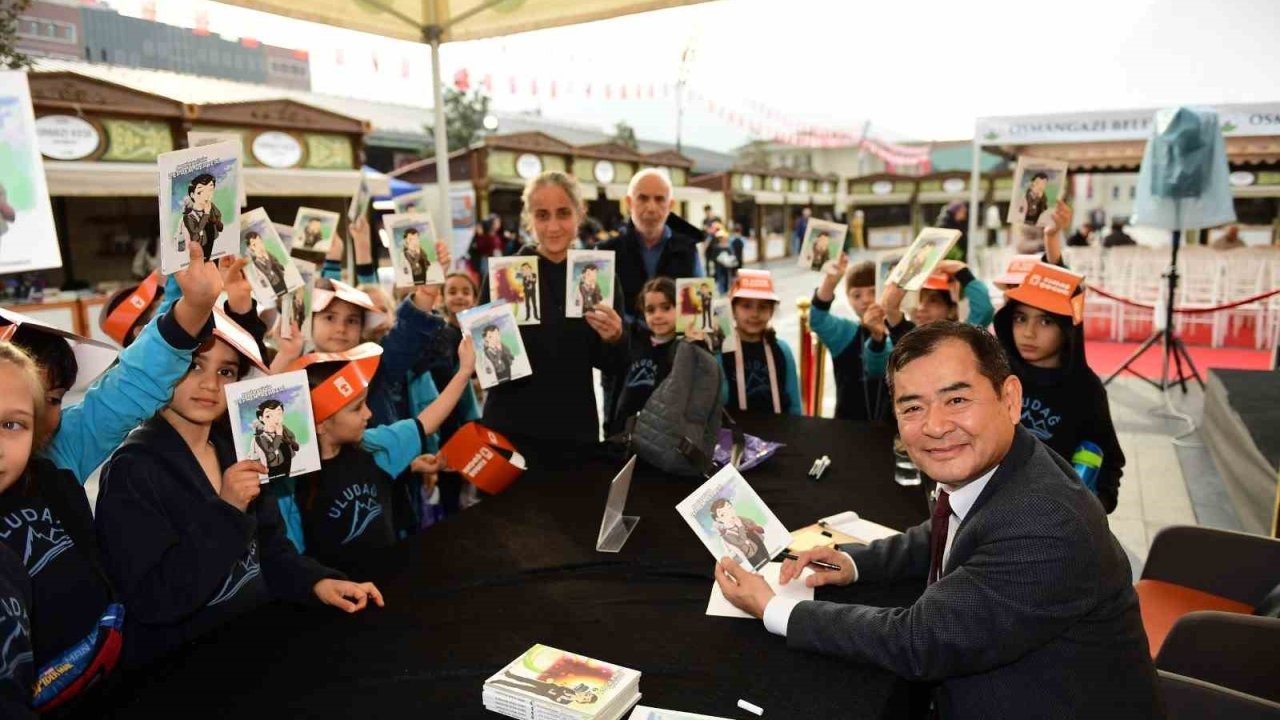 Deprem Uzmanı Yoshinori&#039;den Osmangazi Kitap Fuarı&#039;nda Hayat Kurtaran Uyarılar: &quot;Deprem Çantasında Mutlaka Metal Düdük Olmalı&quot;