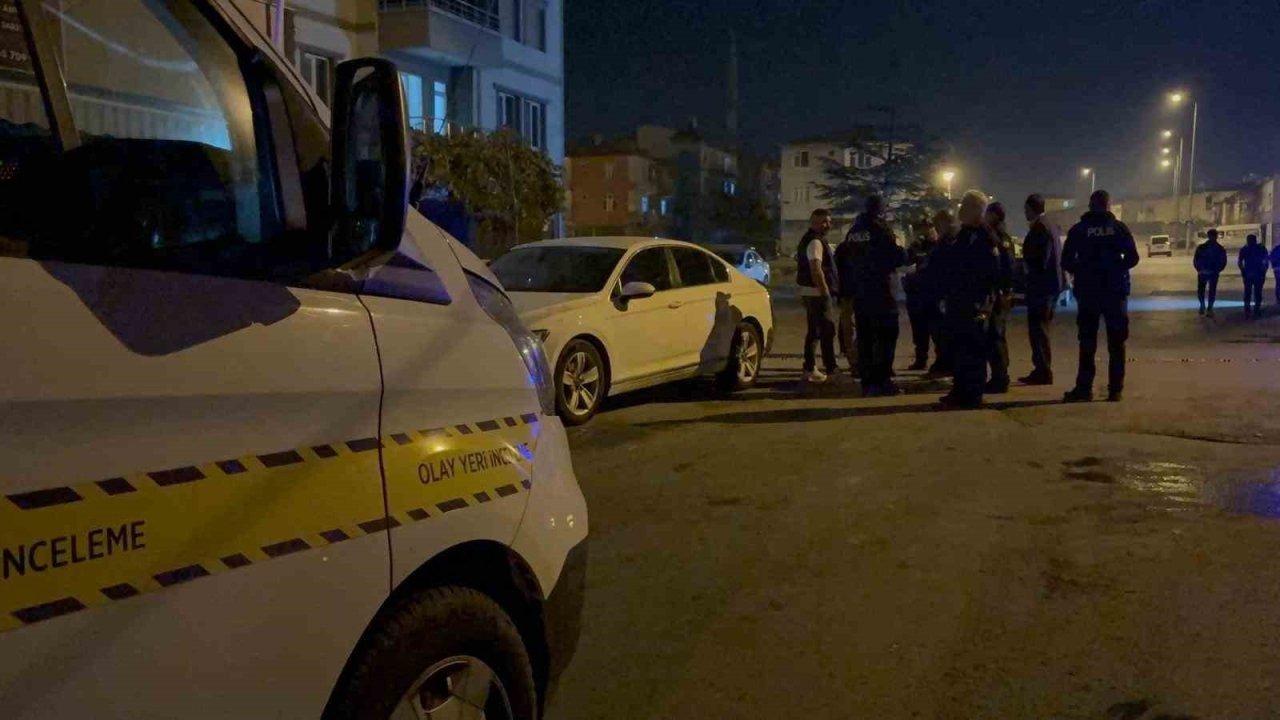 Düğün Sonrası Akraba Kavgası: 3 Yaralı, Otomobile Kurşun İsabet Etti