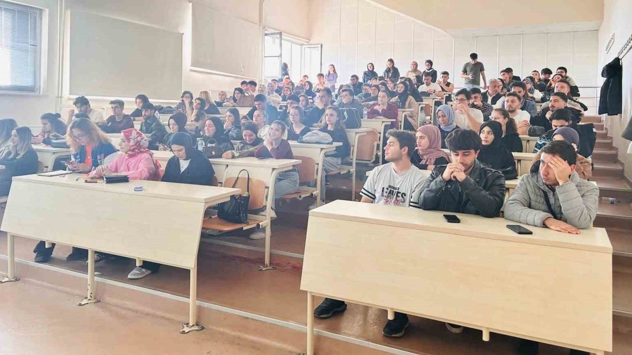Düzce Üniversitesi&#039;nde &quot;Beden Dili&quot; Eğitimi: İletişimde Başarının Gizli Şifresi Aktarıldı