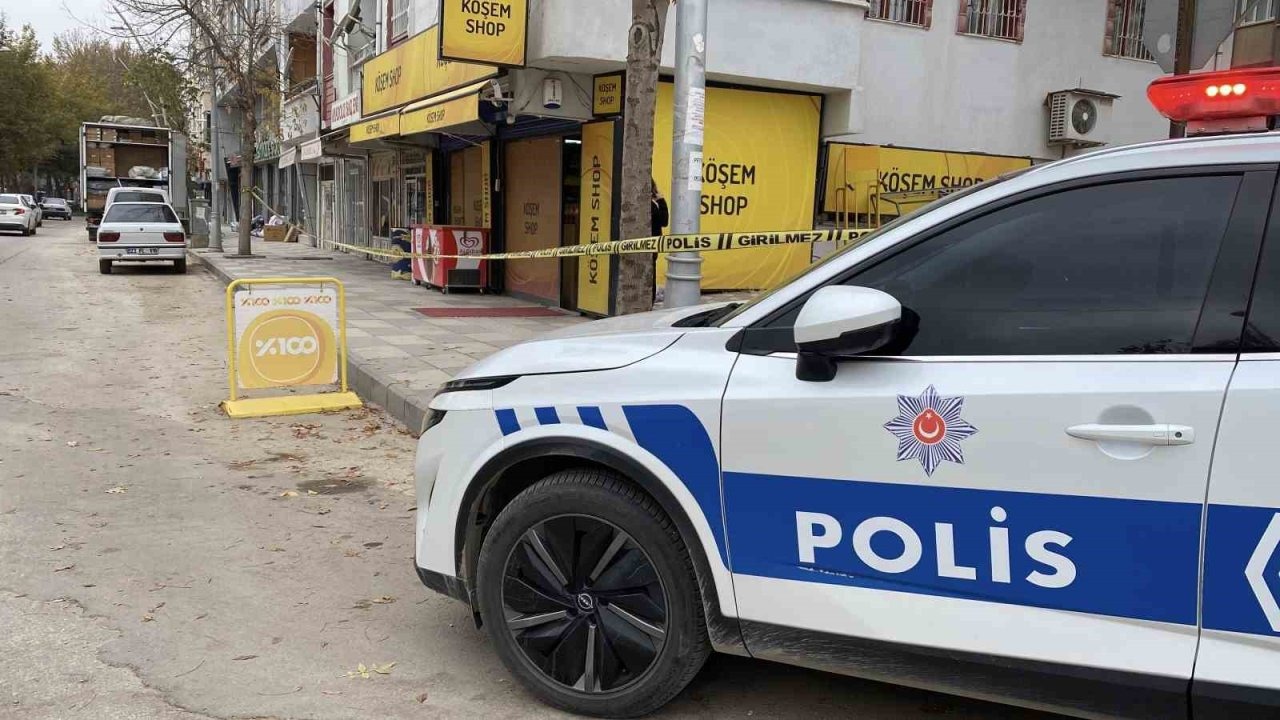 Elazığ&#039;da İş Yerine Silahlı Saldırı: 4 Kurşun İsabet Etti, Yaralanan Olmadı