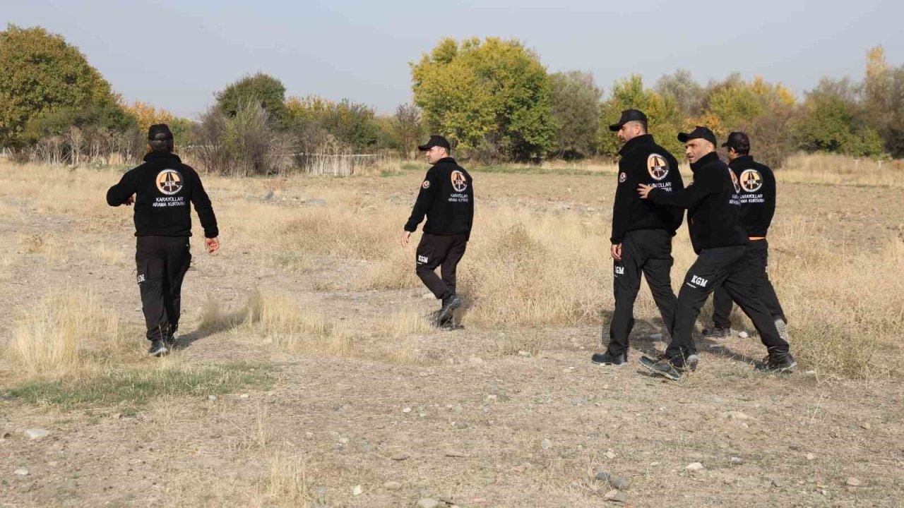 Elazığ&#039;da Kayıp Otizmli Çocuğu Arama Çalışmaları 3. Gününde: 250 Kişilik Dev Ekip Devam Ediyor