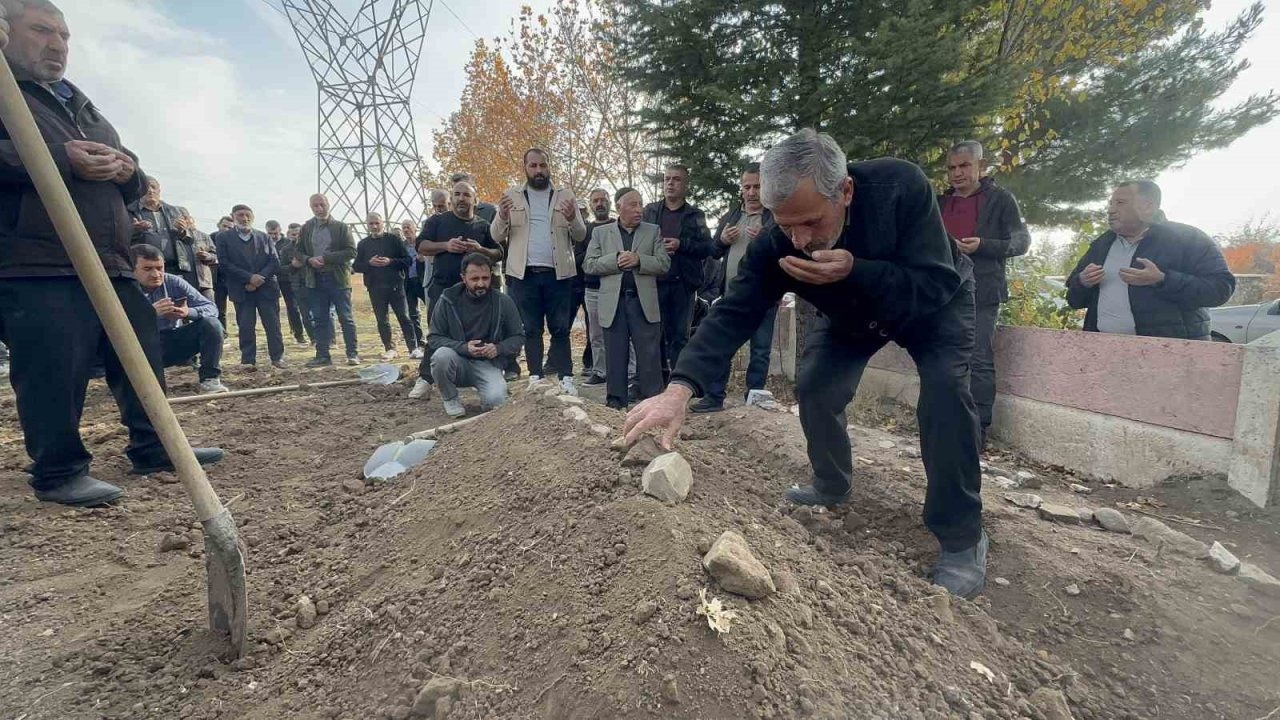 Elazığ’da Kayıp Otizmli Veysel Bilen Toprağa Verildi