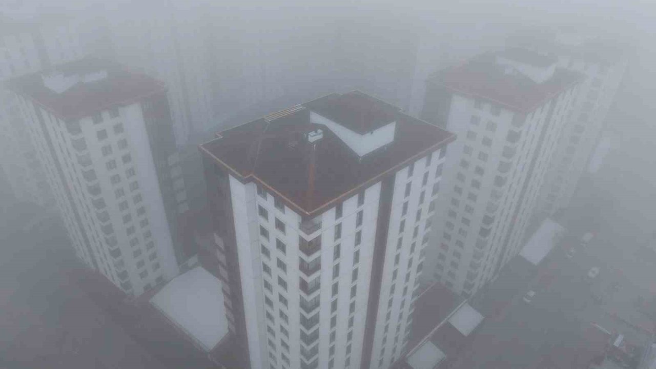 Elazığ’da Yoğun Sis Şehri Kaybetti: Kartpostallık Manzaralar Ortaya Çıktı