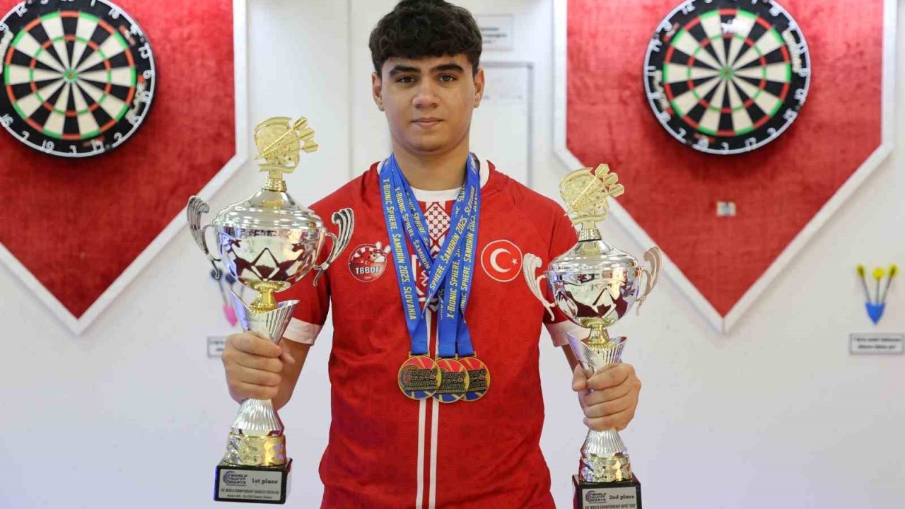 Elazığlı Genç Sporcu Bedirhan Nas Dartta Dünya Şampiyonu Oldu