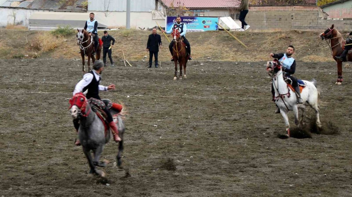Erzincan&#039;da Cirit Coşkusu: Atlı Sporcular Ata Mirasını Yaşatıyor