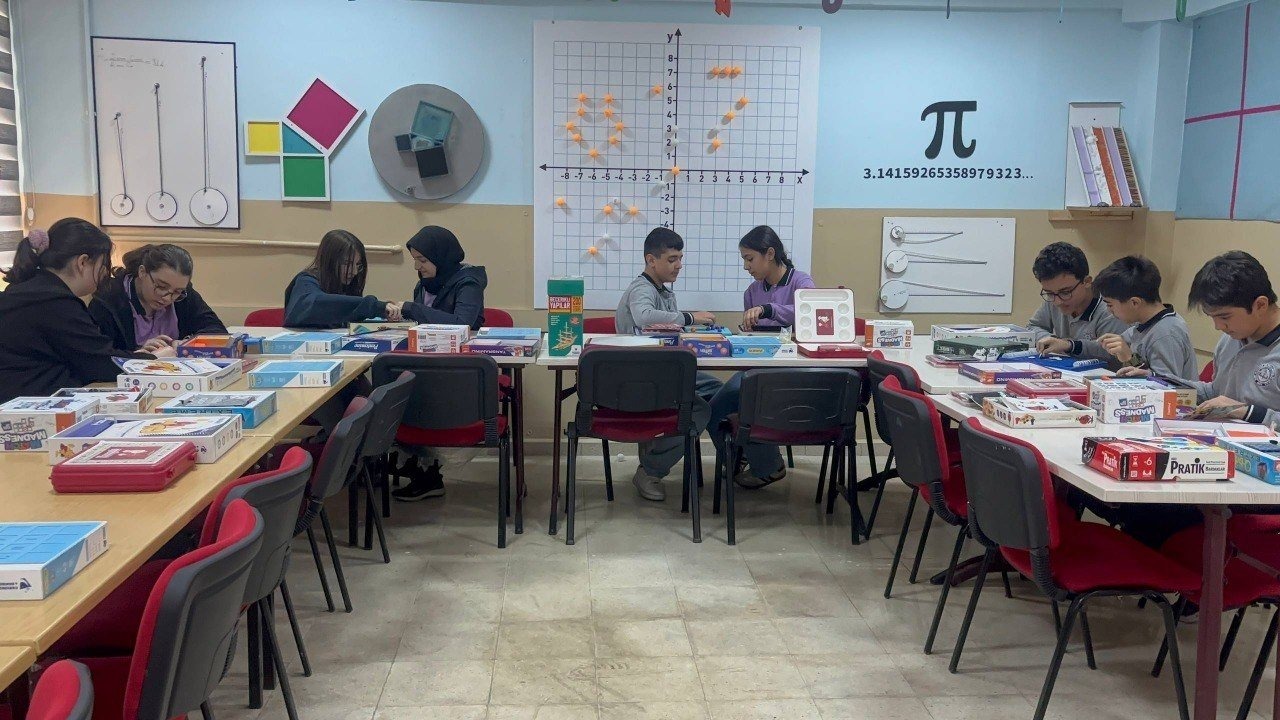 Erzincan&#039;da Matematiği Sevdiren Sınıf: Zekâ Oyunlarıyla Donatıldı