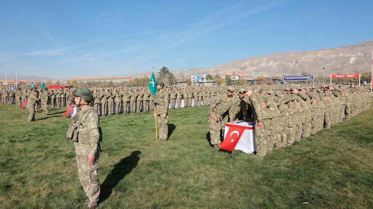 Erzincan&#039;da Mehmetçiklerin Yemin Coşkusu: Vali Aydoğdu &quot;Türkiye Yüzyılı&#039;nın Onurlu Neferlerisiniz&quot;