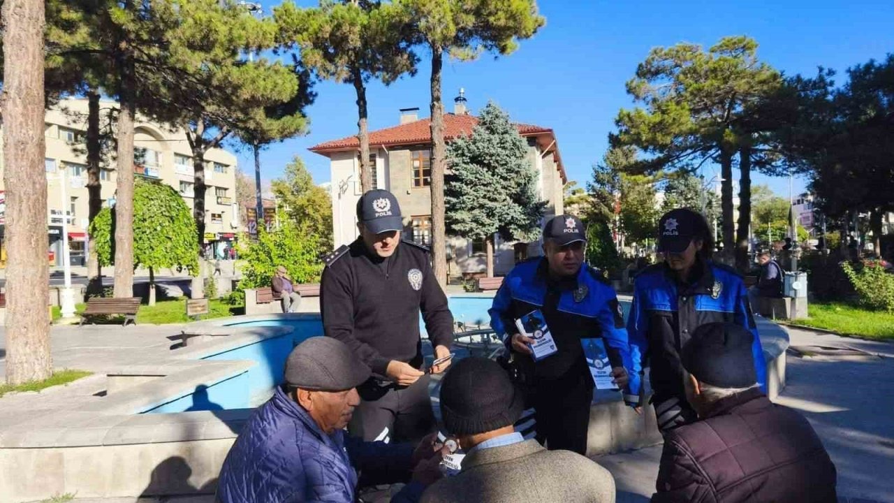 Erzincan&#039;da Polisten Vatandaşlara Dolandırıcılık Uyarısı: &quot;Kimlik ve Şifre Vermeyin!&quot;