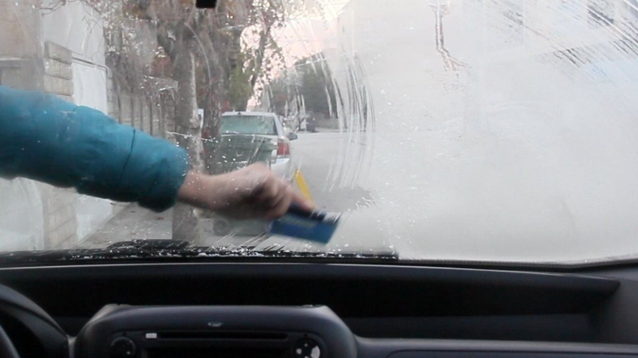 Erzincan&#039;da Soğuk Hava Etkili Oldu: Dere Kenarları Buz Tuttu