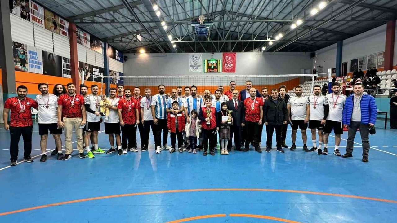 Erzurum Öğretmenler Günü Voleybol Turnuvası Sona Erdi: Kazanan Aşkale İlçe MEM