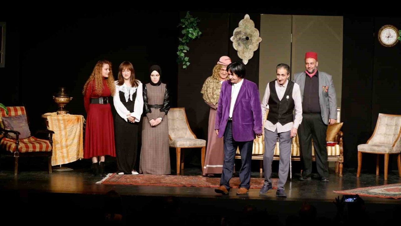 Erzurum Şehir Tiyatrosu’ndan “Kılıbık Hayrullah” Oyunu Yoğun İlgi Gördü