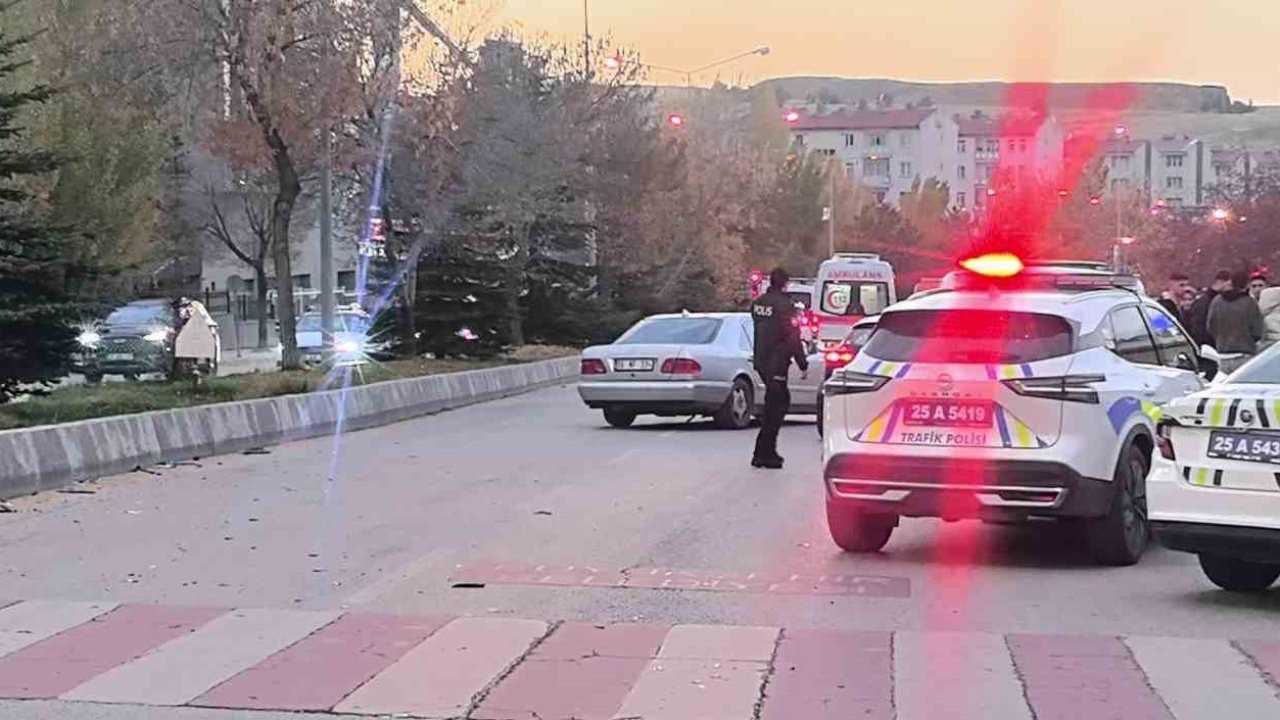 Erzurum’da Trafik Kazası: İki Otomobil Çarpıştı, 3 Yaralı