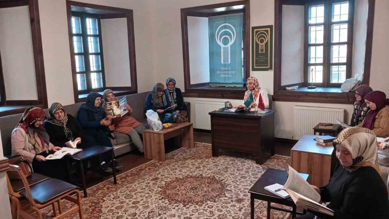 Erzurumlu Ev Hanımları, Kitap Müzakereleriyle Türkiye&#039;ye Örnek Oluyor