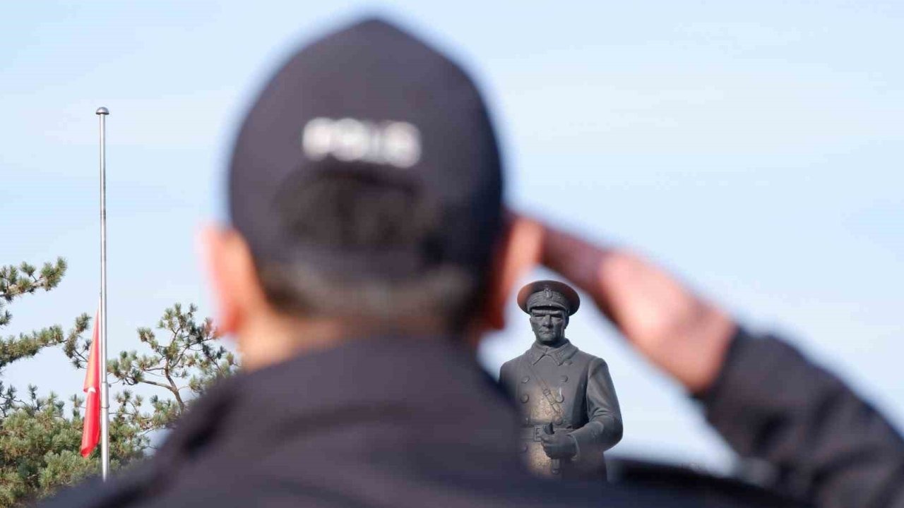 Gazi Mustafa Kemal Atatürk, Erzurum&#039;da Düzenlenen Törenlerle Anıldı