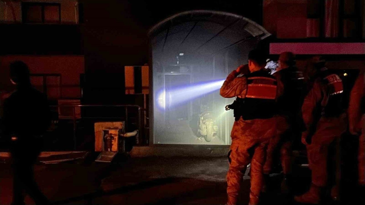 Hatay’da Galeri Yangını: 2 Ölü, 14 Kişi Hastaneye Kaldırıldı