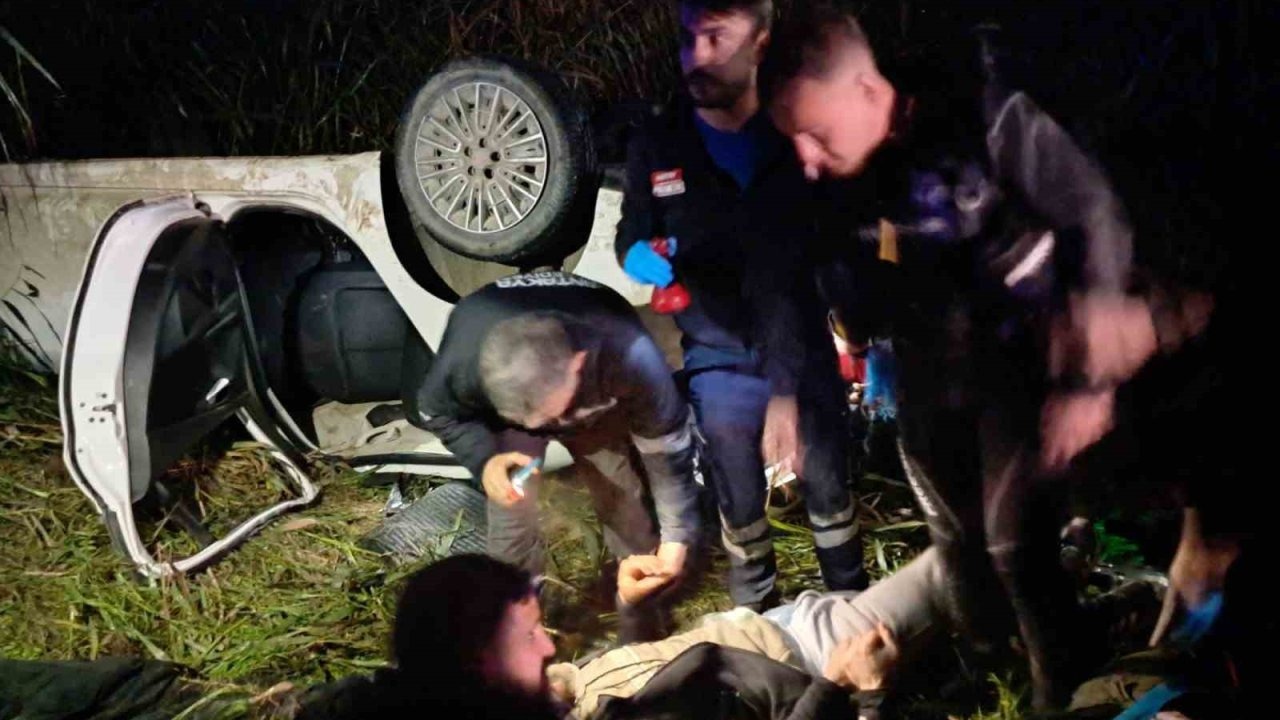 Hatay&#039;da Kaçak Göçmenleri Taşıyan Otomobil Nehire Uçtu: 9 Yaralı