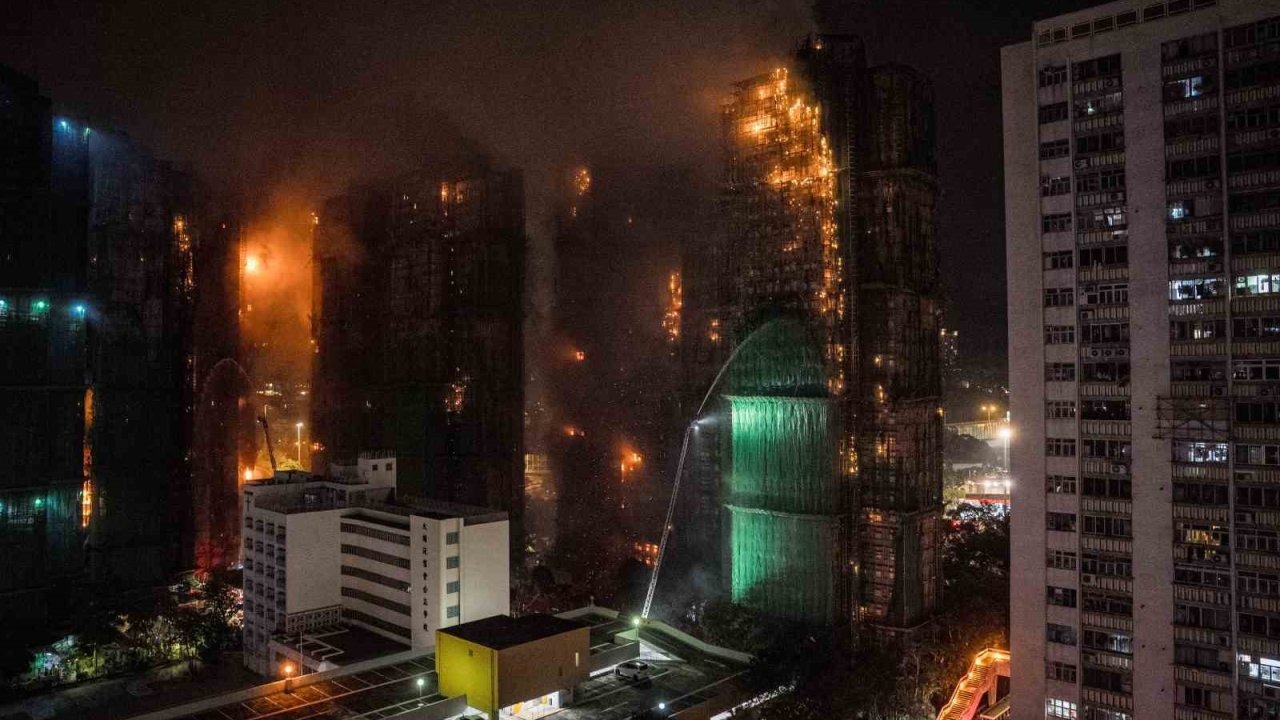 Hong Kong’daki Gökdelen Yangınında Can Kaybı 55’e Yükseldi