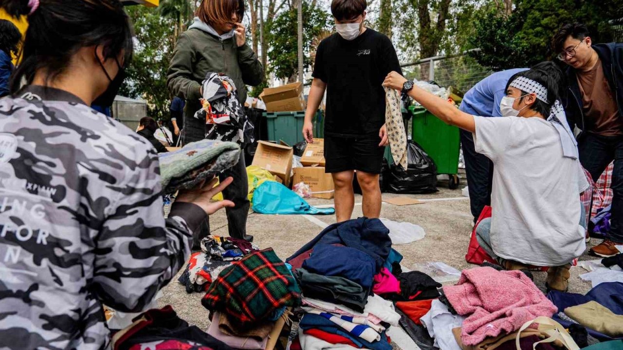 Hong Kong’daki Gökdelen Yangınında Can Kaybı 65’e Yükseldi