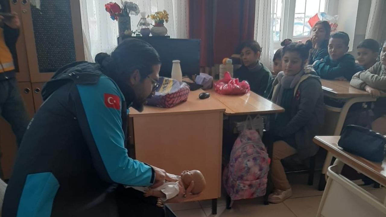 Iğdır Kazım Karabekir İlkokulu’nda öğrencilere sağlık eğitimi