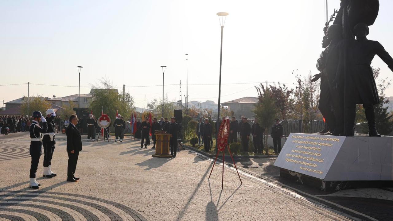 Iğdır’da Atatürk Anıtı’nda 10 Kasım Töreni Düzenlendi