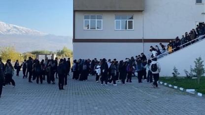 Iğdır’da Eli Sopalı Şahıslar Okul Bastı: 1 Öğrenci Yaralı