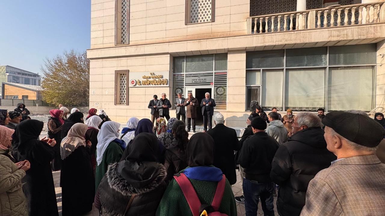 Iğdır’da Umre Yolcuları Dualarla Kutsal Topraklara Uğurlandı