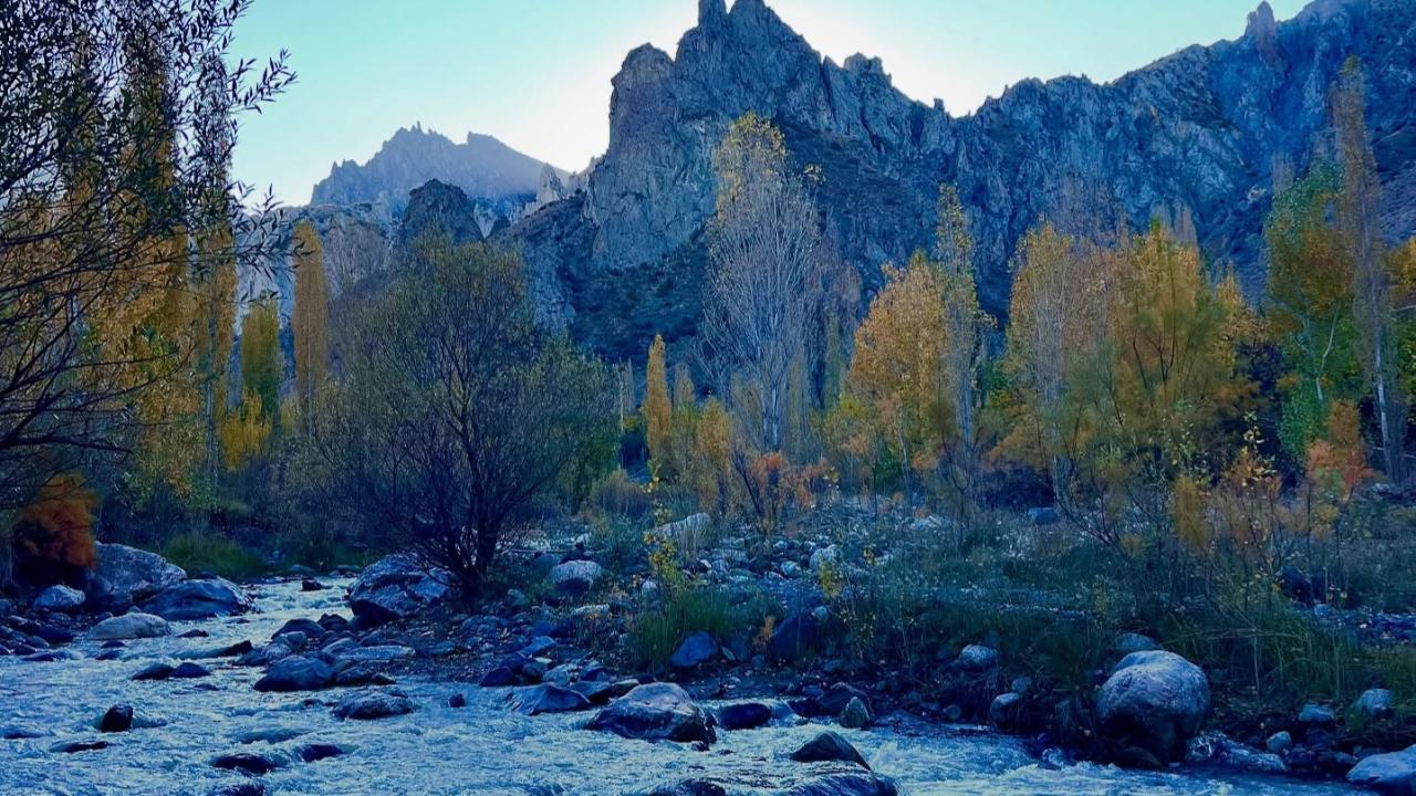 Iğdır’ın Tuzluca İlçesinde Sonbahar Güzelliği Yaşanıyor