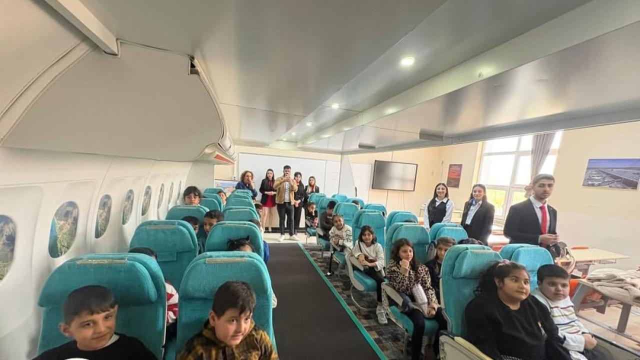 Iğdırlı Minikler Kabin Memurluğunu Deneyimledi