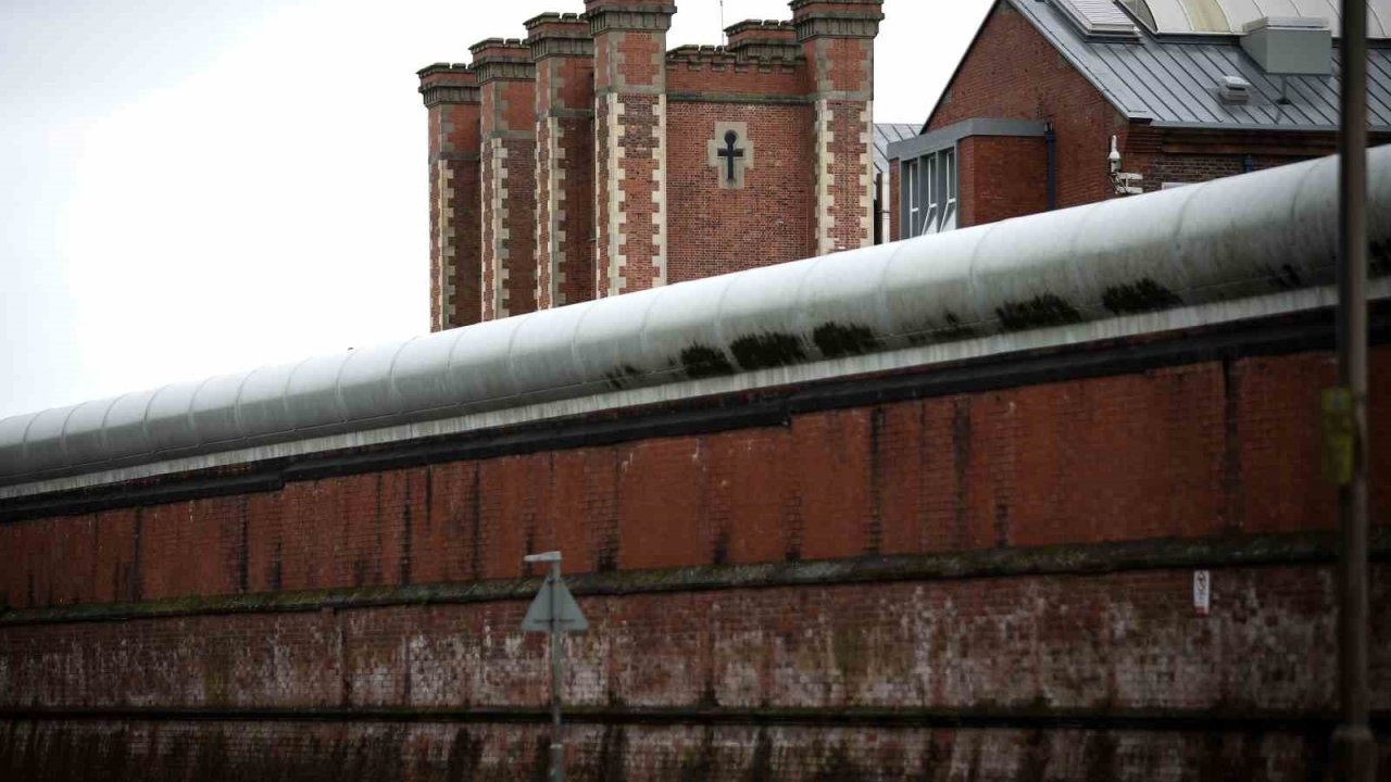 İngiltere&#039;de Hapishane Sisteminde Büyük Hata: Bir Yılda 262 Mahkum Yanlışlıkla Serbest Bırakıldı