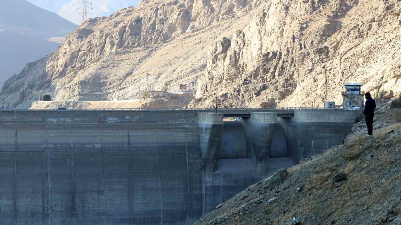 İran Kuraklığa Karşı Harekete Geçti: Urmiye Gölü Havzasında Yapay Yağmur Operasyonları Başladı