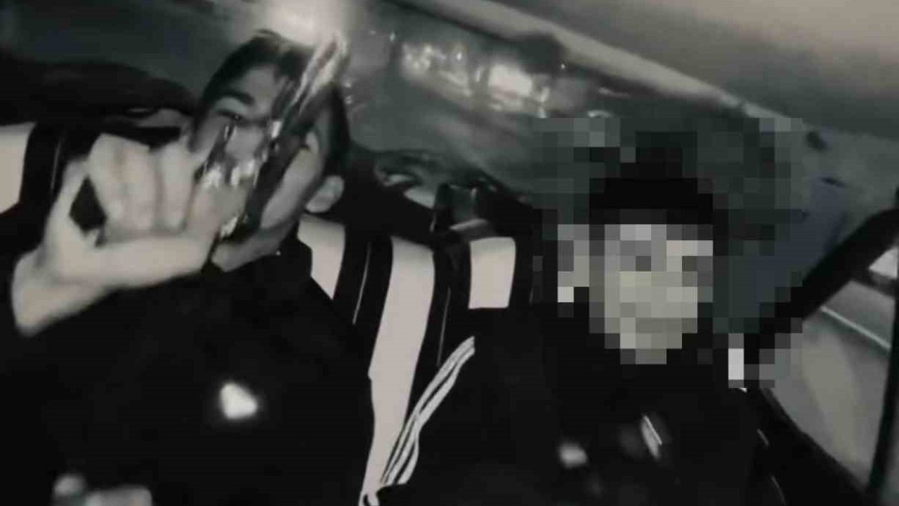 Kahramanmaraş’ta Tepki Çeken Görüntüler: Çocuk Yaştaki Gençler Araçta Silahla Poz Verdi