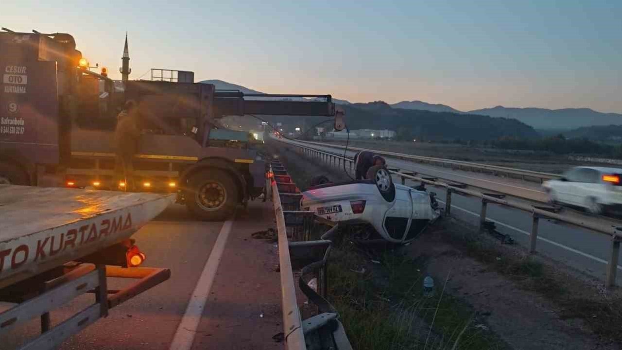 Karabük'te Otomobil Takla Attı, 2 Kişi Yaralandı