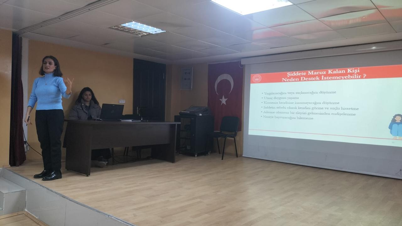 Karakoyunlu’da Kadına Şiddetle Mücadele Semineri